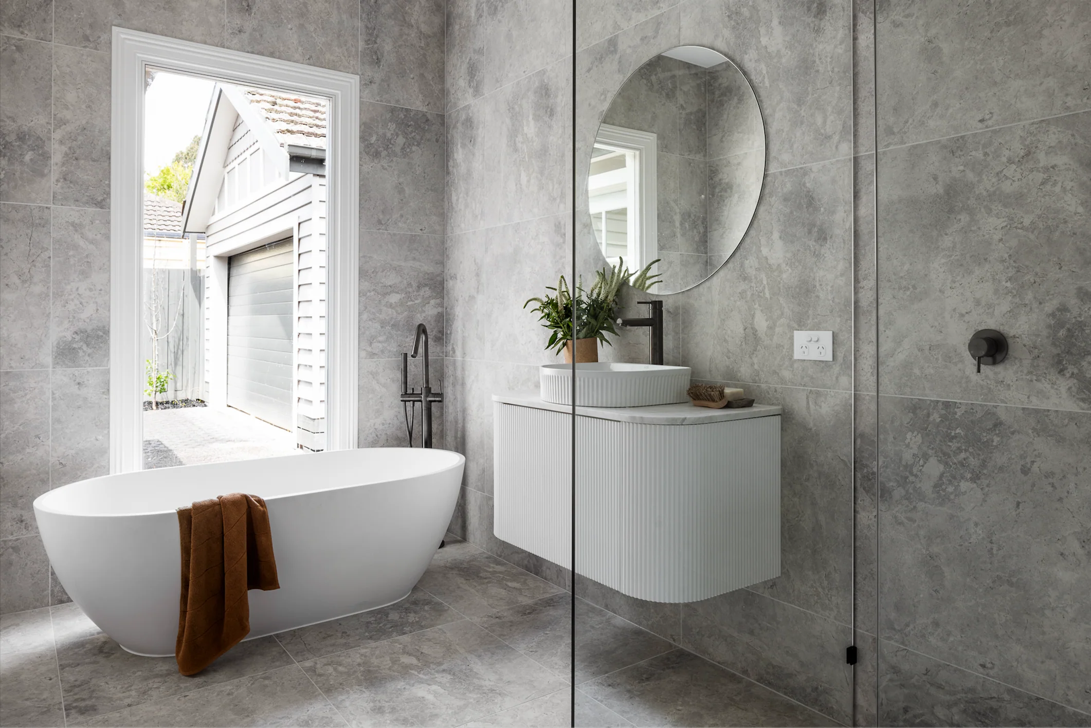 Round Freestanding Bath Spout and Hand Shower - Shadow Gunmetal - Image 4