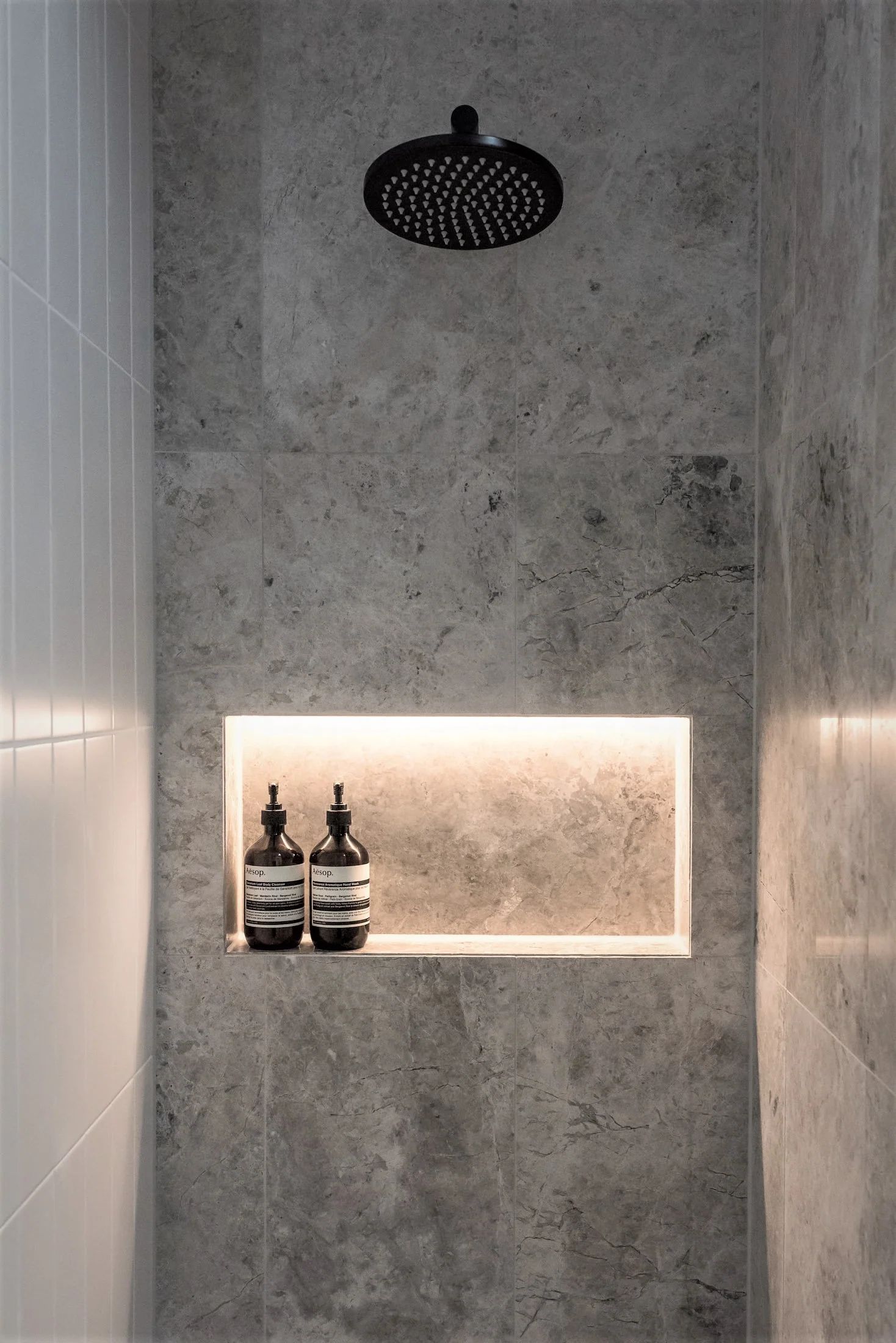 Round Wall Shower Arm 400mm - Matte Black - Image 5